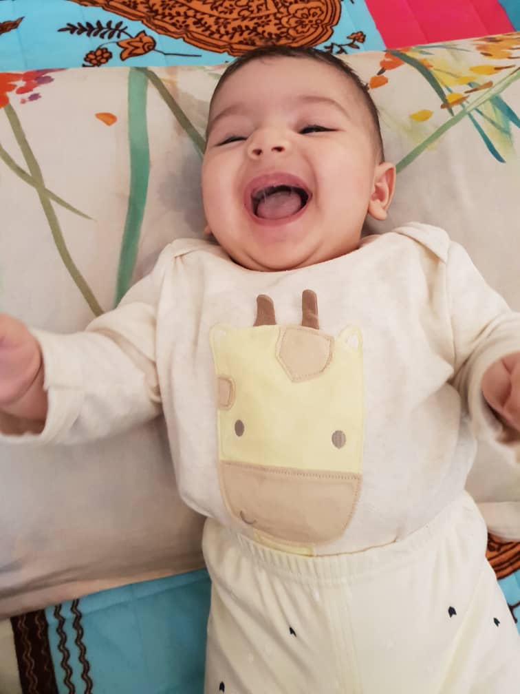 اولین خنده نوزاد امیرعلی موثقی نیا