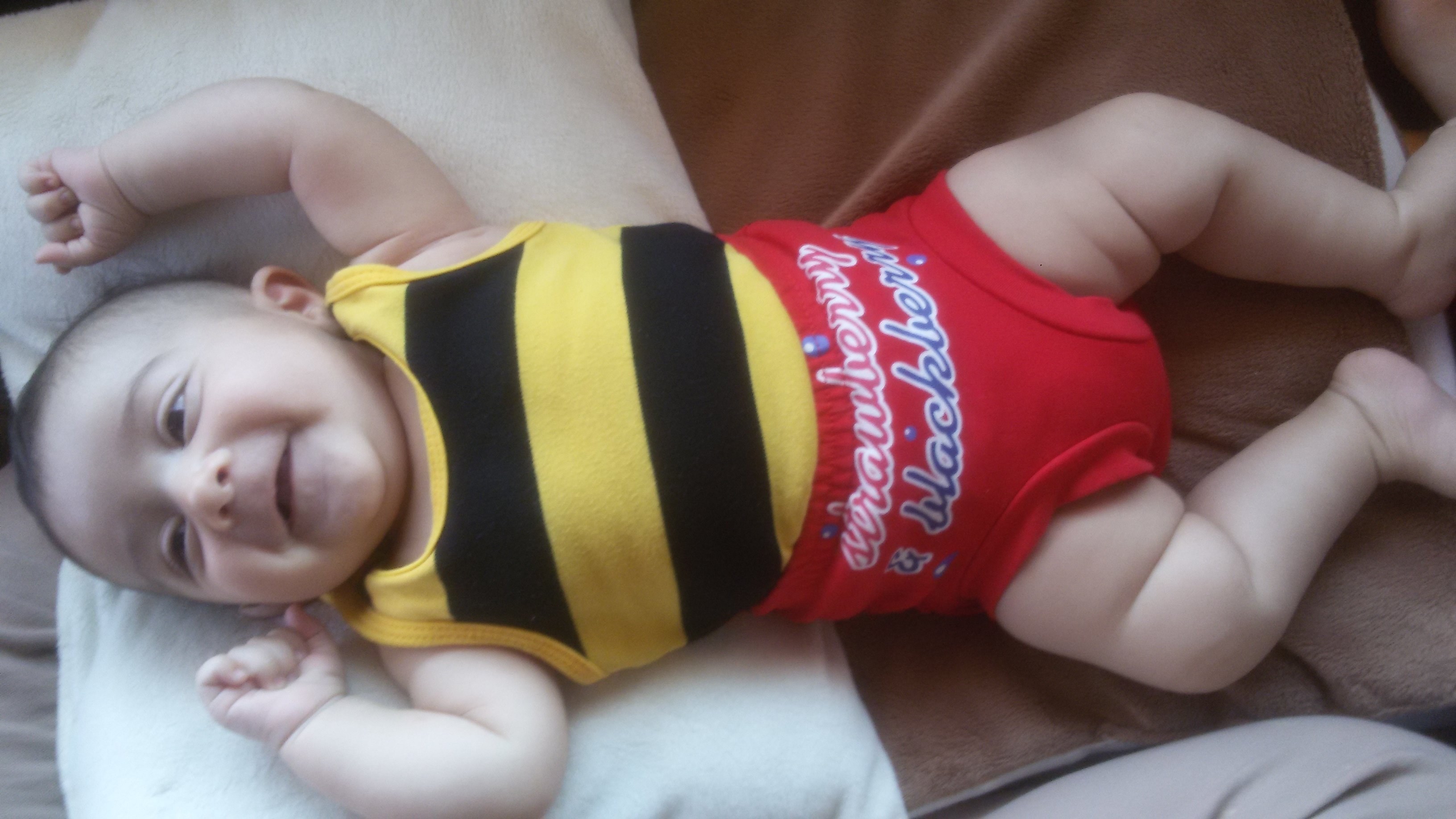 اولین خنده نوزاد مهیار ابراهیمی