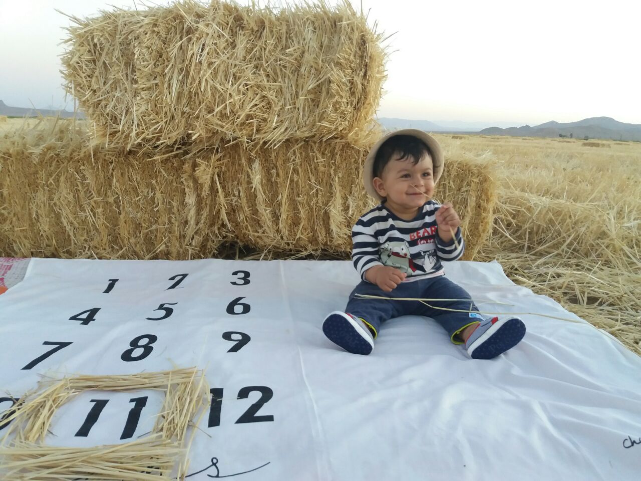 پارچه ماهگرد نوزاد طرح کلاسیک هیراد پورعسگری