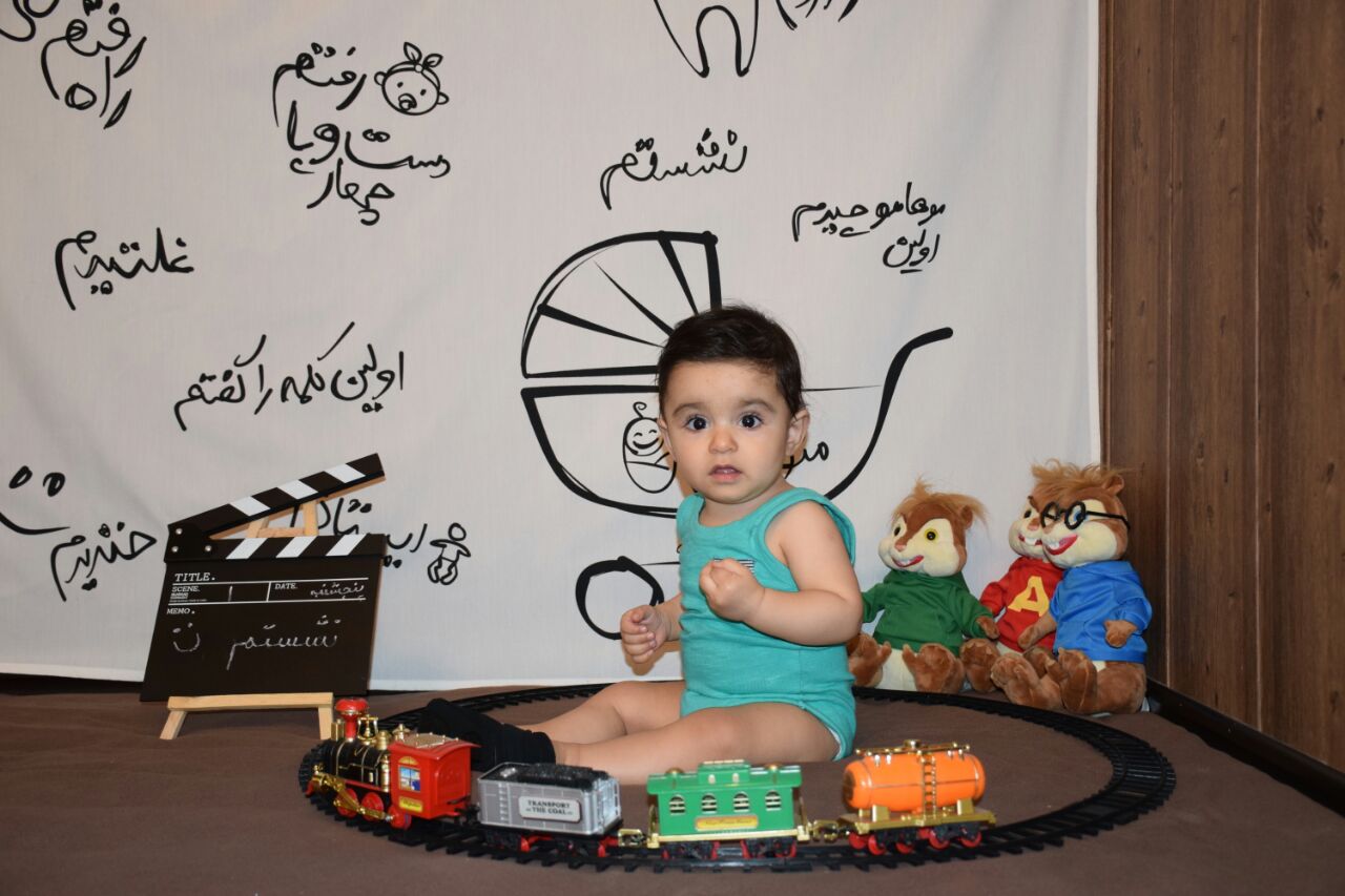 اولین نشستن نوزاد هیراد پورعسگری