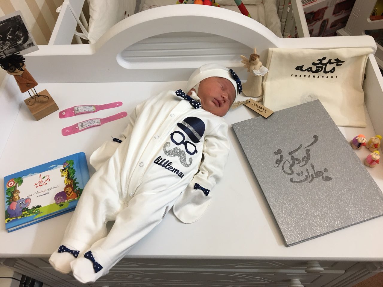 یک ماهگی نوزاد هیراد پورعسگری