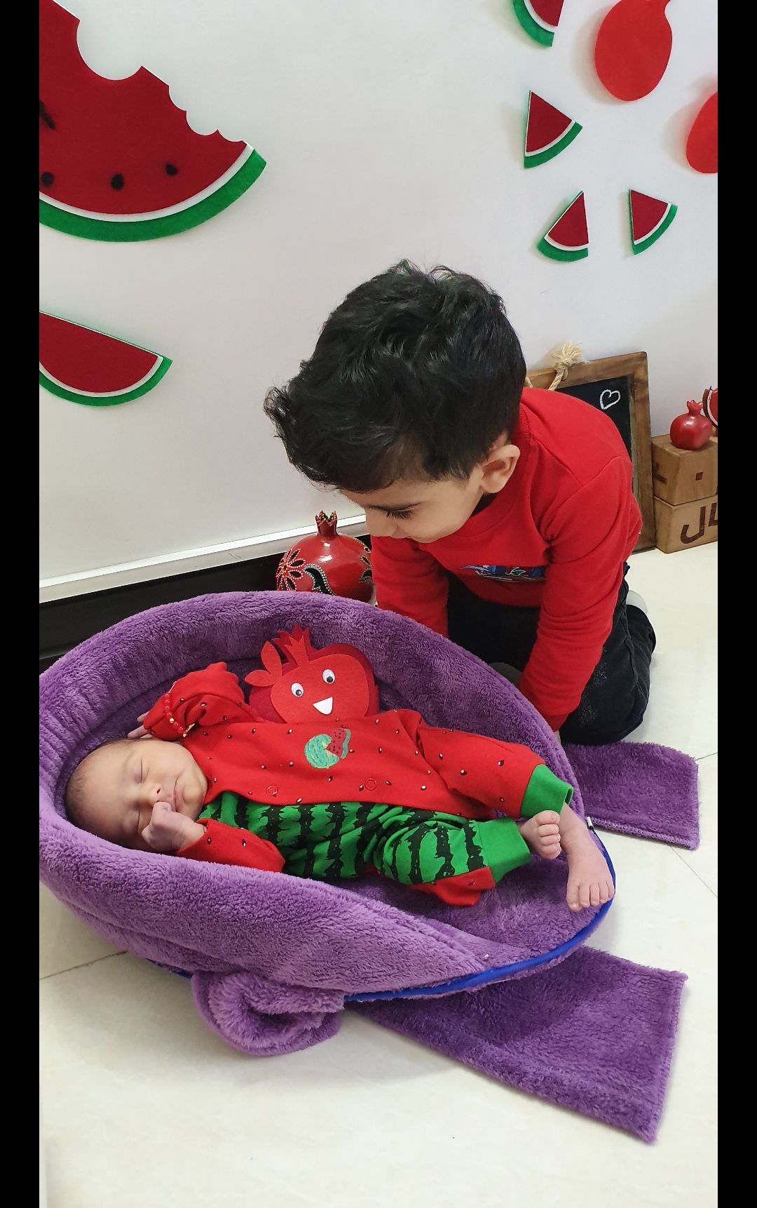 شب یلدا کودک رادین و آیلین اسکندرزاده