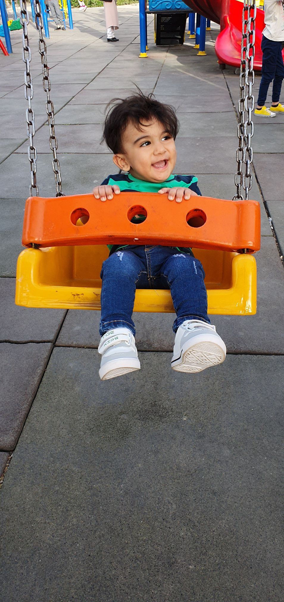 پانزده ماهگی کودک رادین و آیلین اسکندرزاده