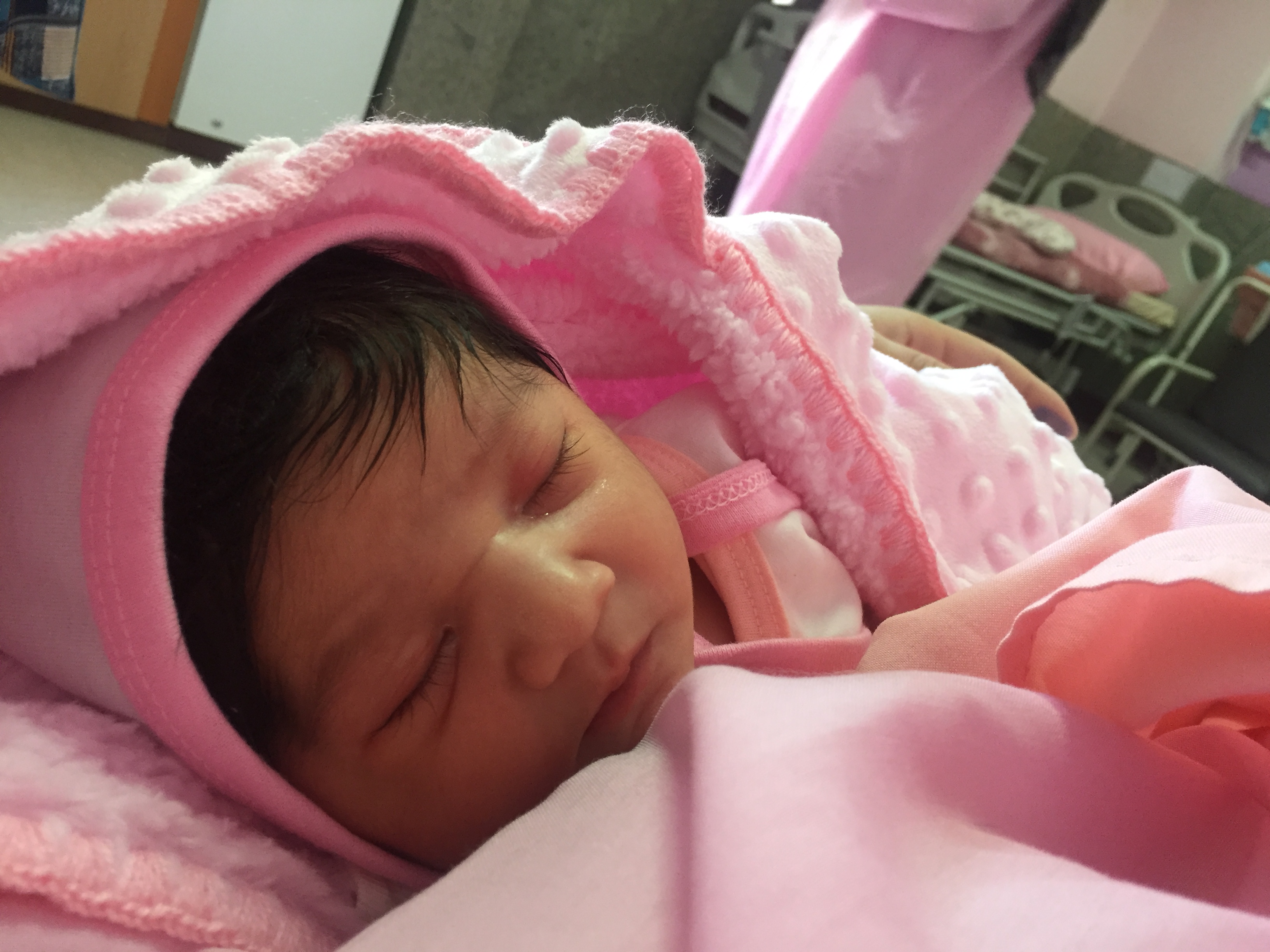 تم عکس زمستانی نوزاد النا خدابنده لو