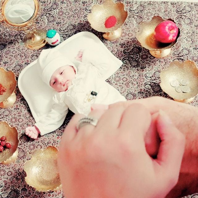 اولین نشستن نوزاد مانلی.م.انصاری