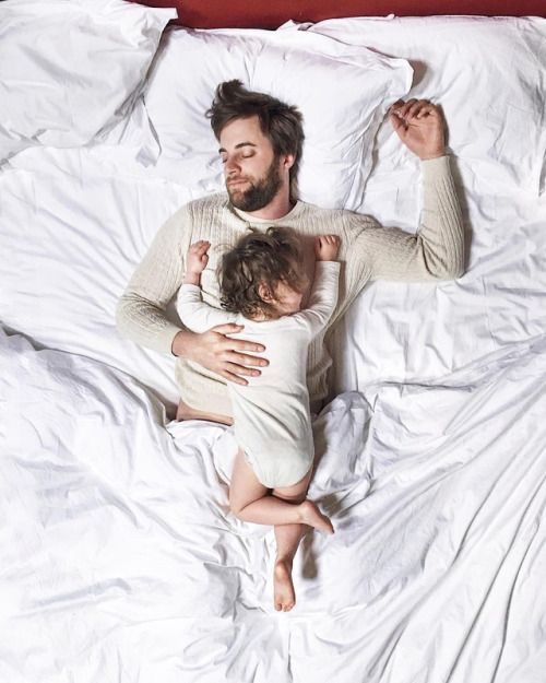 عکس نوزاد با پدر مامان فندق