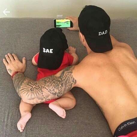 عکس نوزاد با پدر مامان فندق