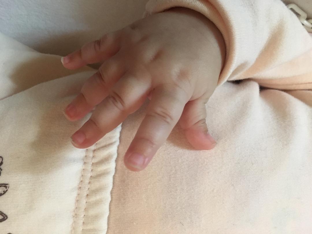 غلتیدن نوزاد Ellarose asadi