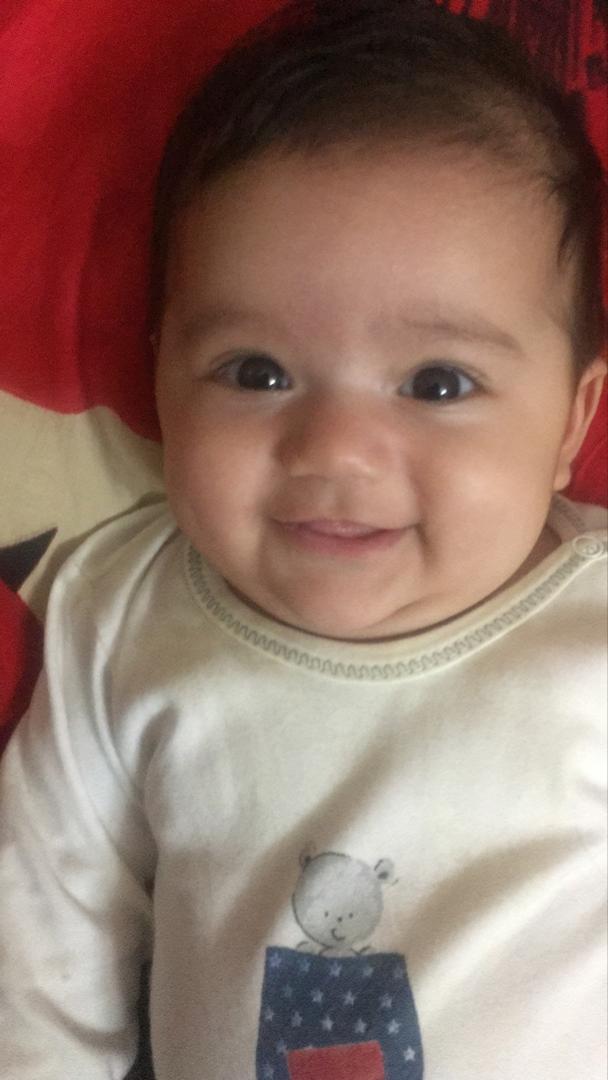 غلتیدن نوزاد Ellarose asadi