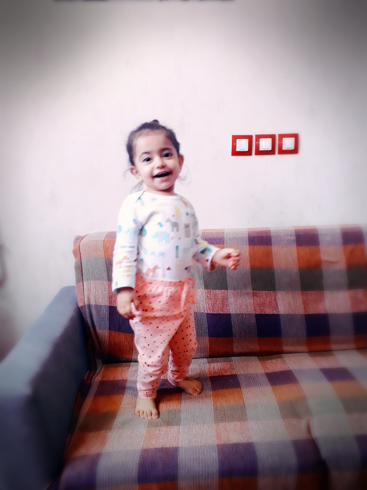 هجده ماهگی کودک مانا اسدی