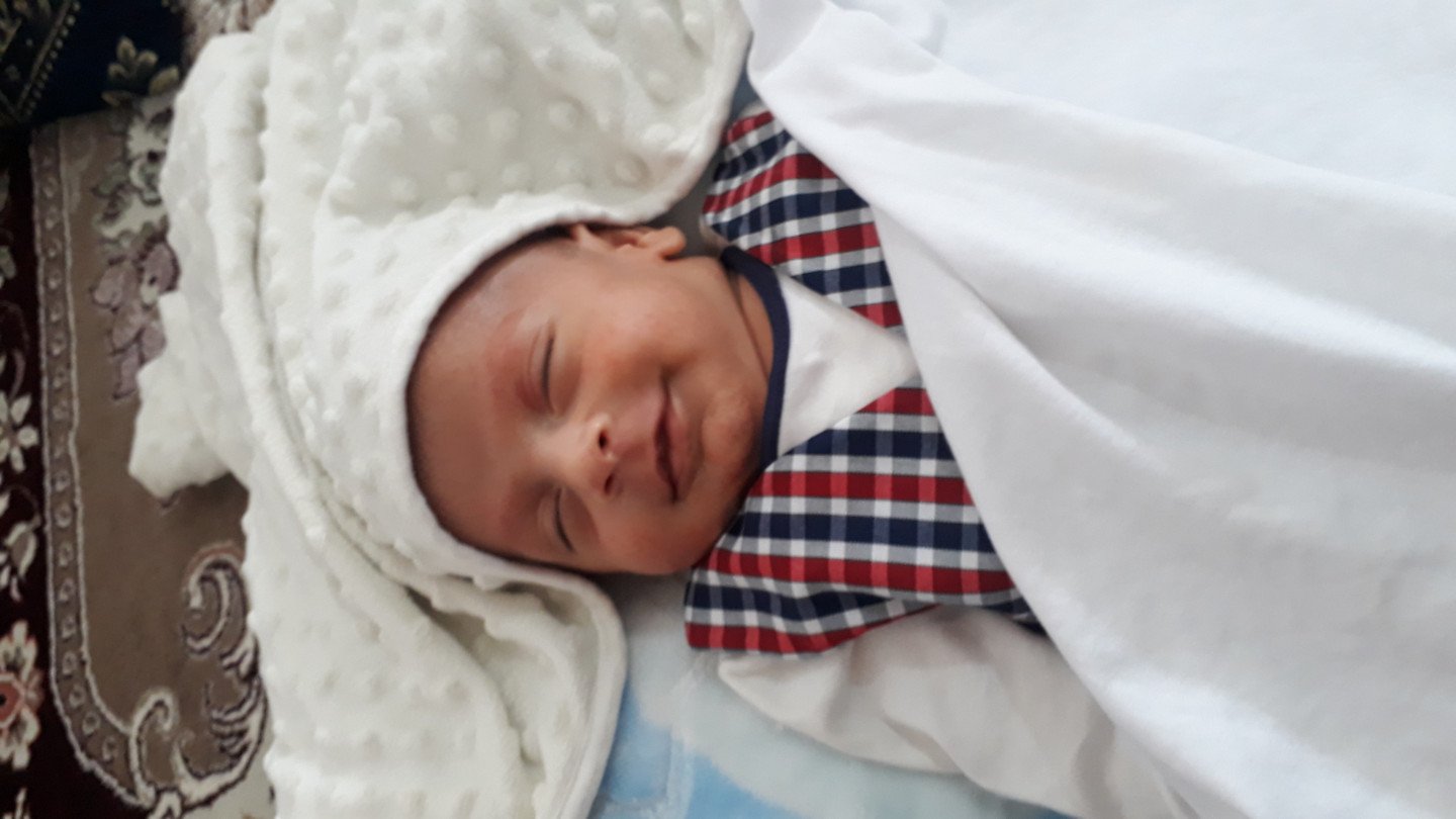 اولین خنده نوزاد هامین یوسفی