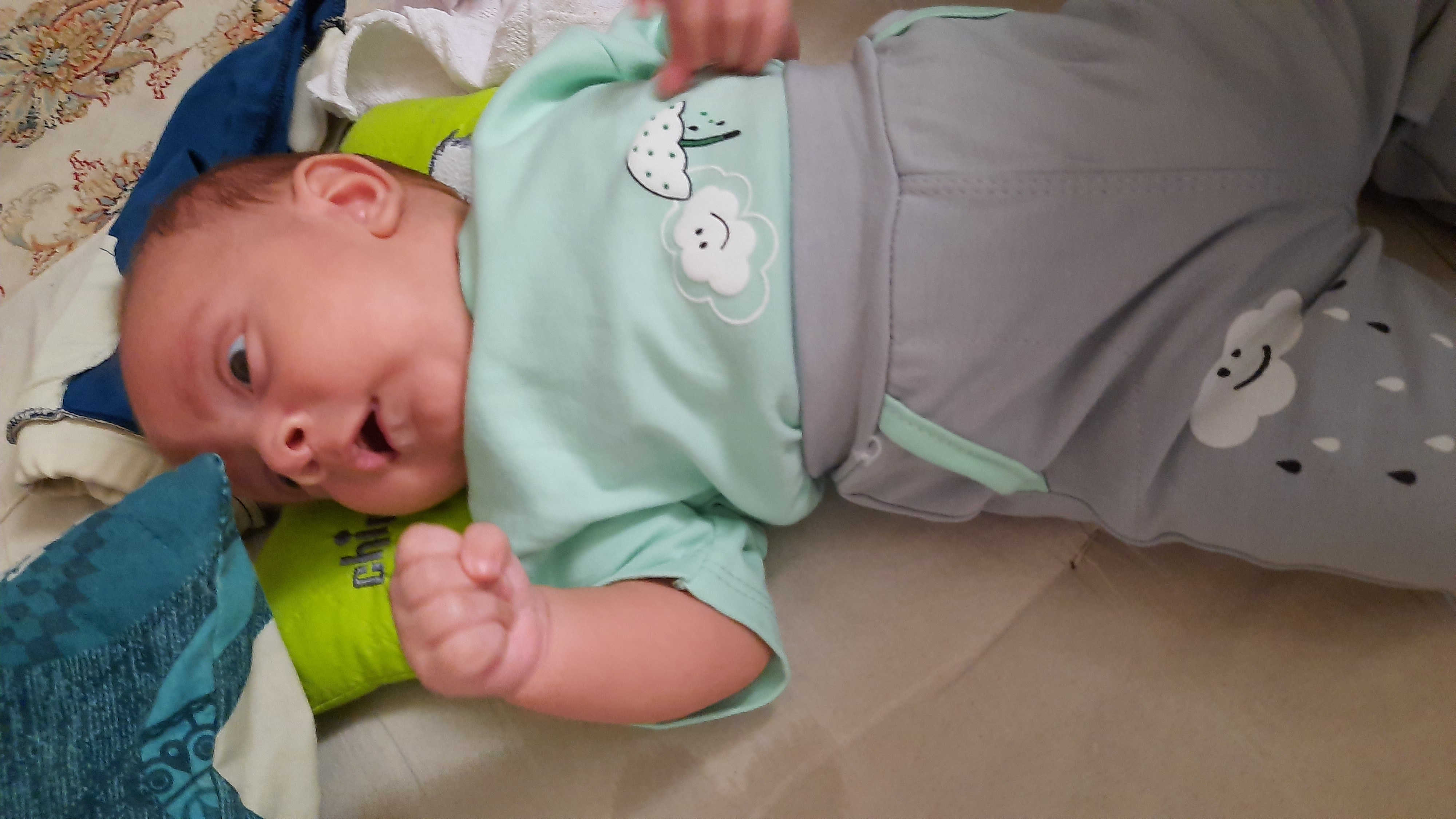 اولین خنده نوزاد علیرضا حبیبی