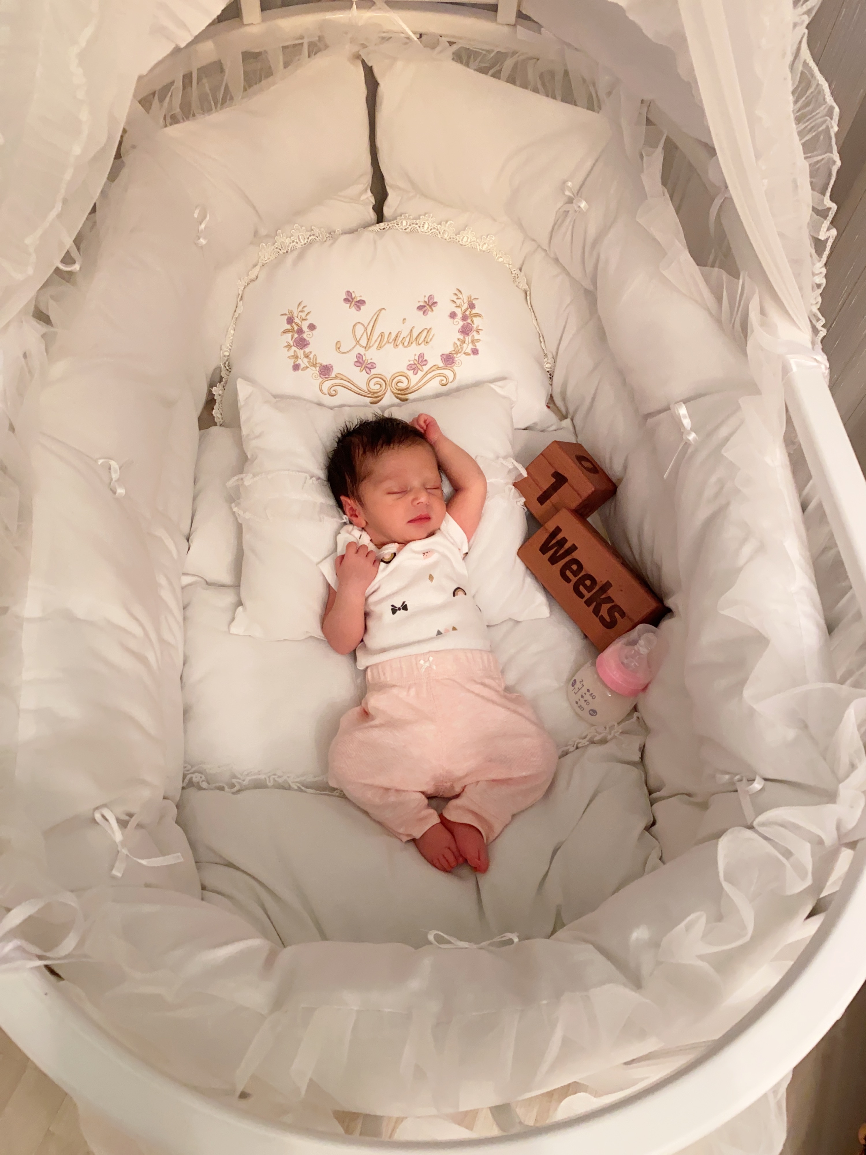 متولد شدن نوزاد آویسا آقایی پور