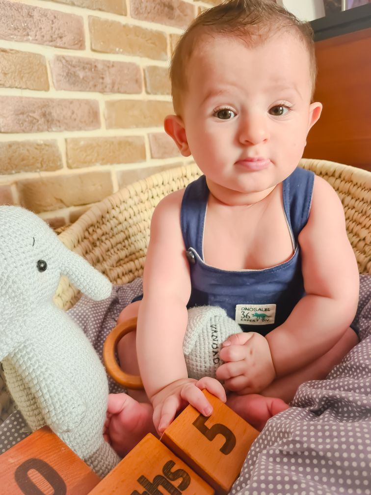 اولین نشستن نوزاد ونداد ابراهیمی نیا