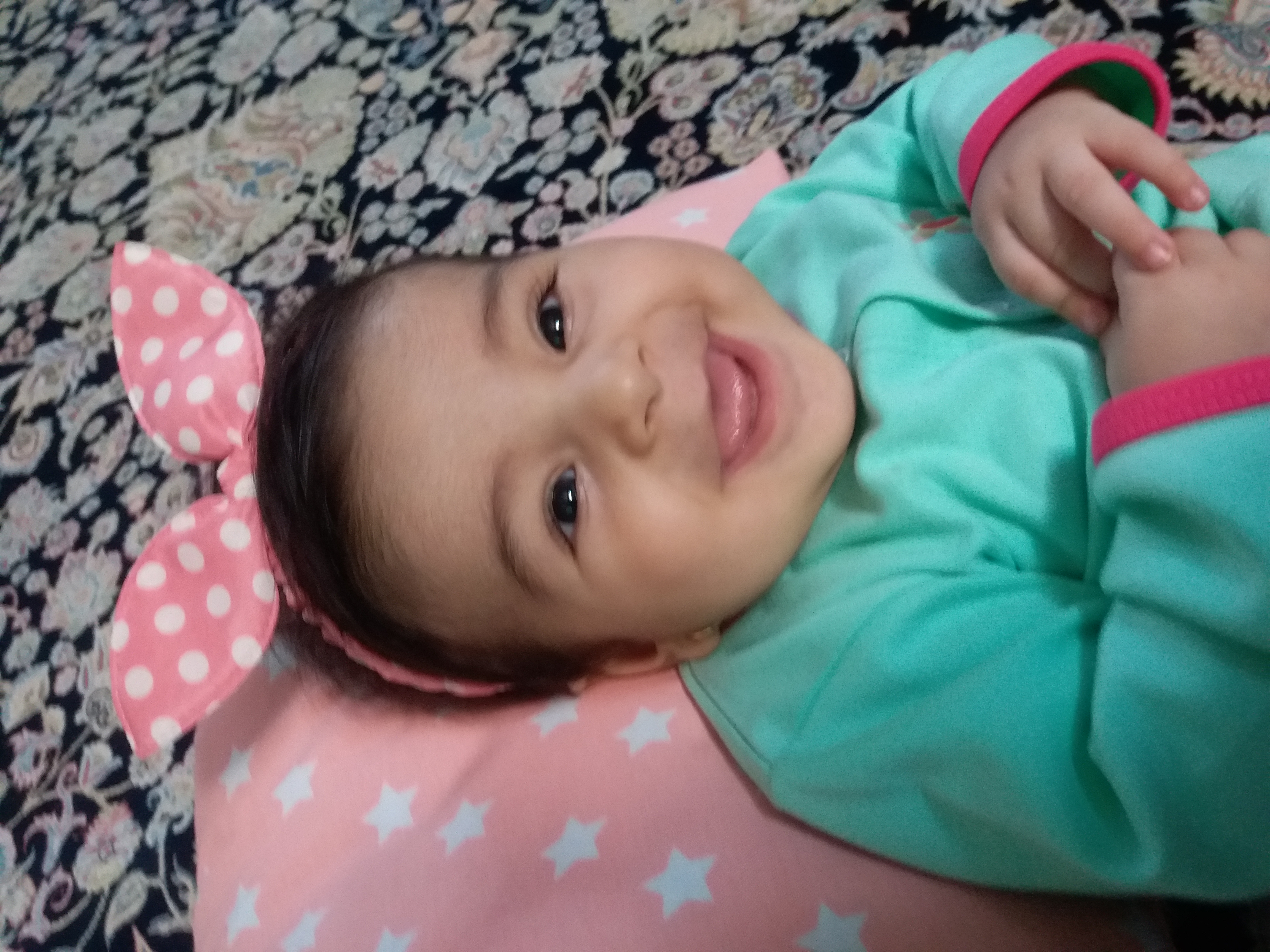 اولین خنده نوزاد زهرا قاسمی