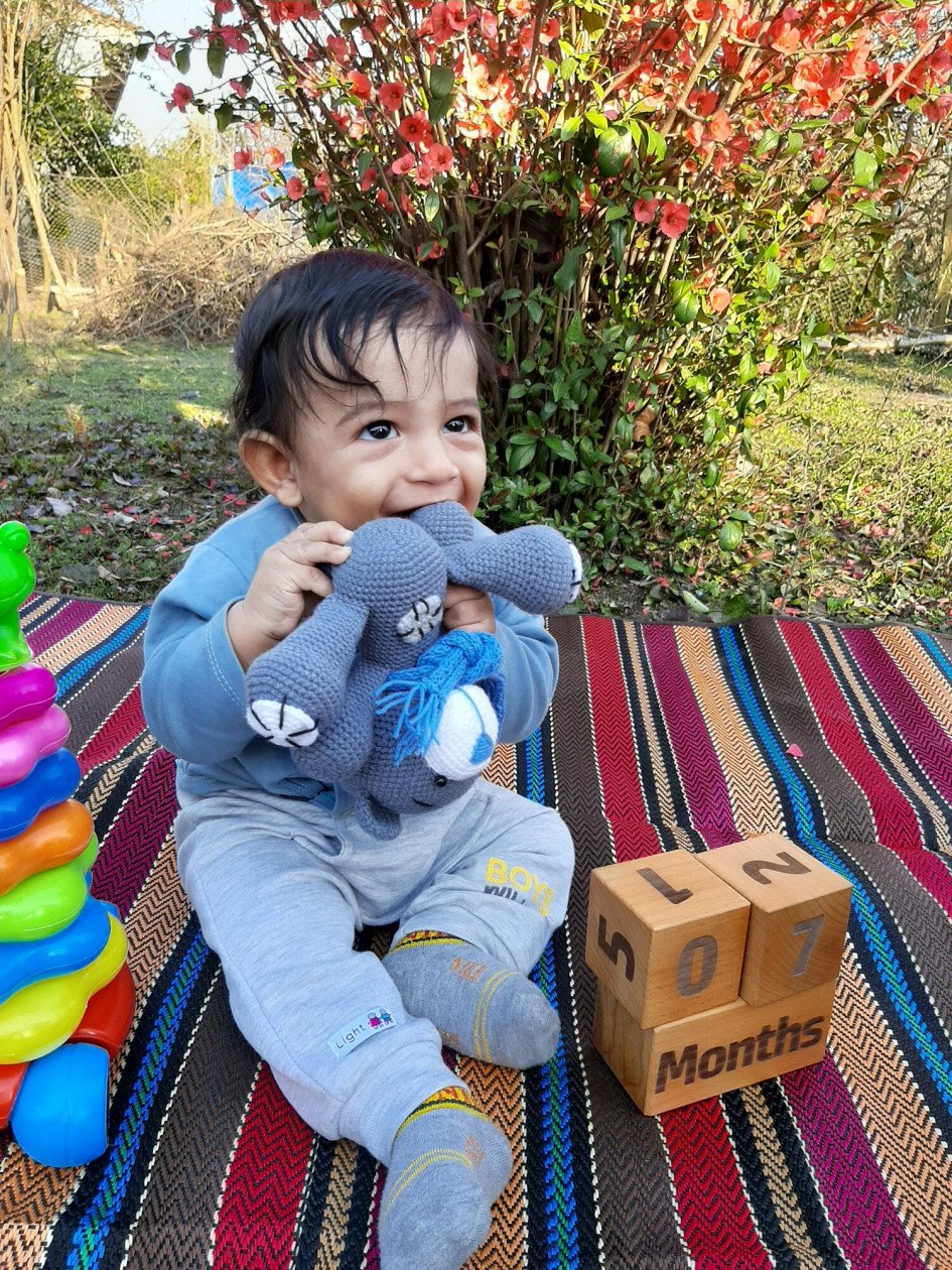 اولین نشستن نوزاد رایان خوش سیرت