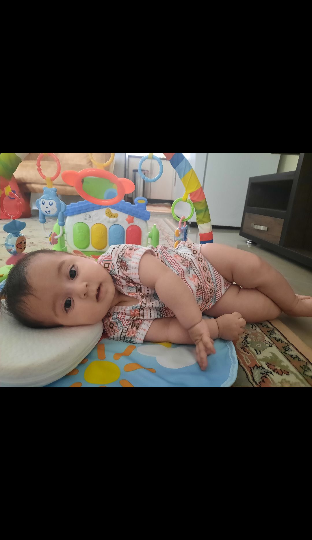 غلتیدن نوزاد پارمیس پویان