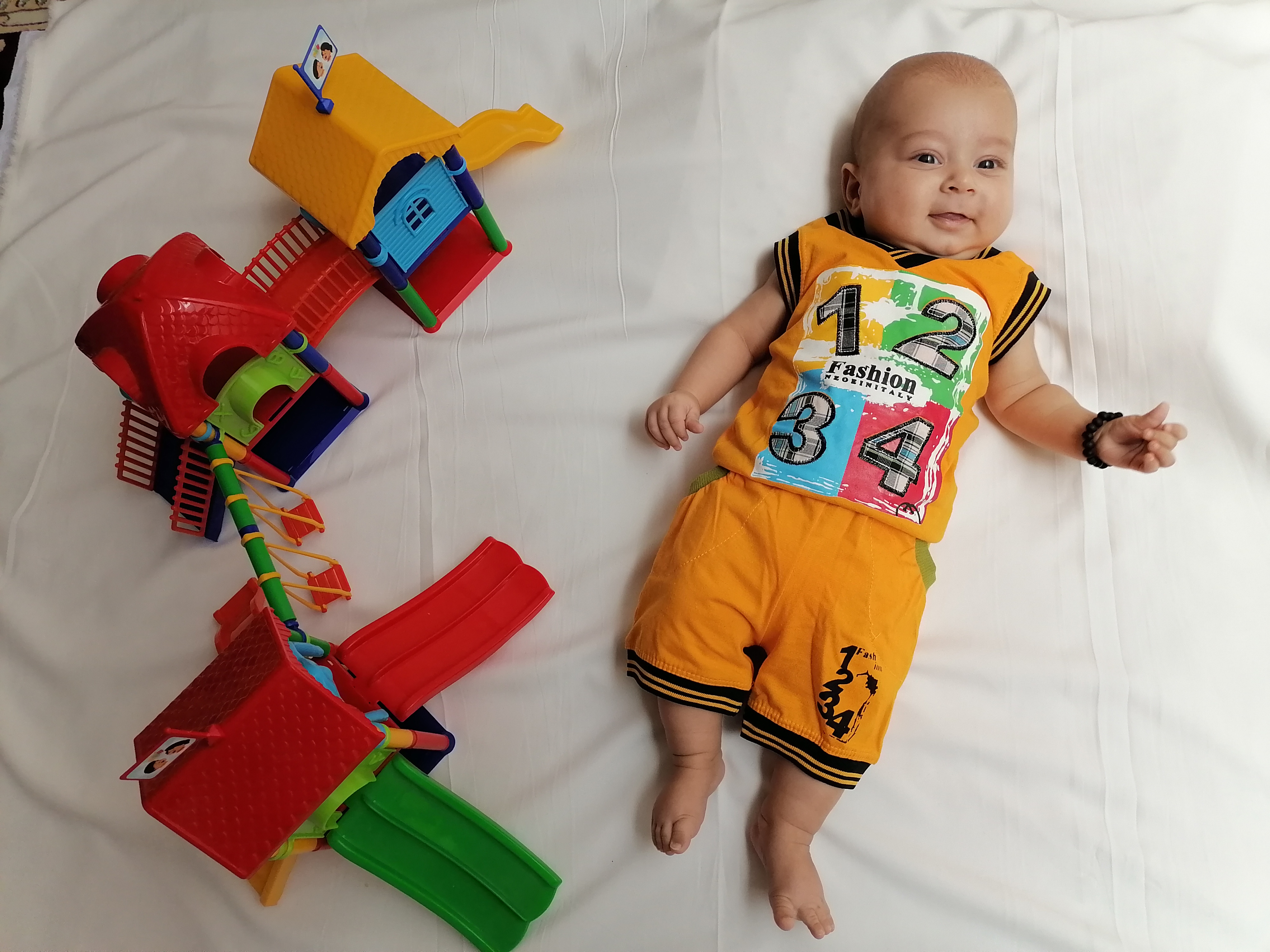 اولین خنده نوزاد کیان مرزبان