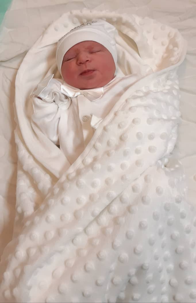 تم عکس زمستانی نوزاد محمدحسین قنواتی پور