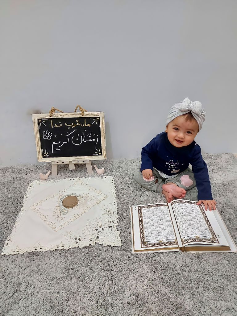 تخته سیاه سفید نورا عزیزی