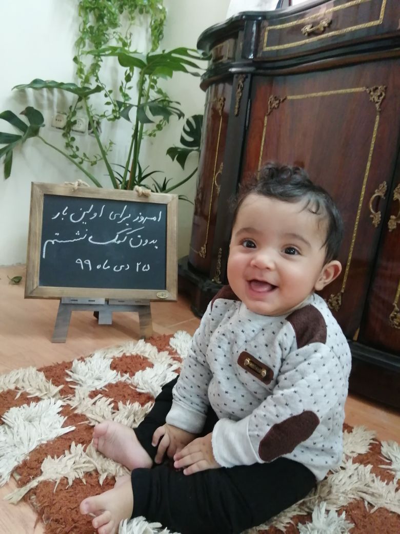 اولین نشستن نوزاد سلین  و سهند عسگری