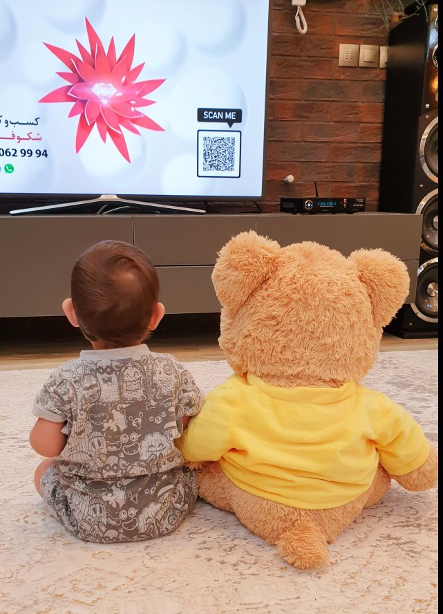 اولین نشستن نوزاد لاوین سلیمیان