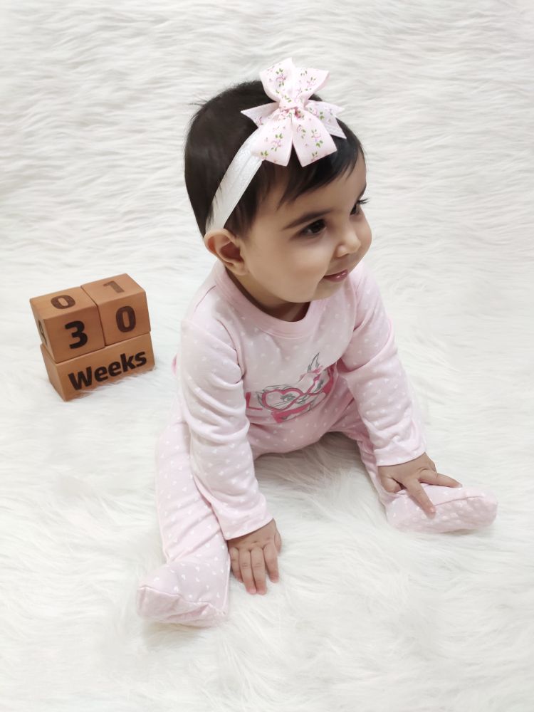 اولین نشستن نوزاد ترنم توکلی