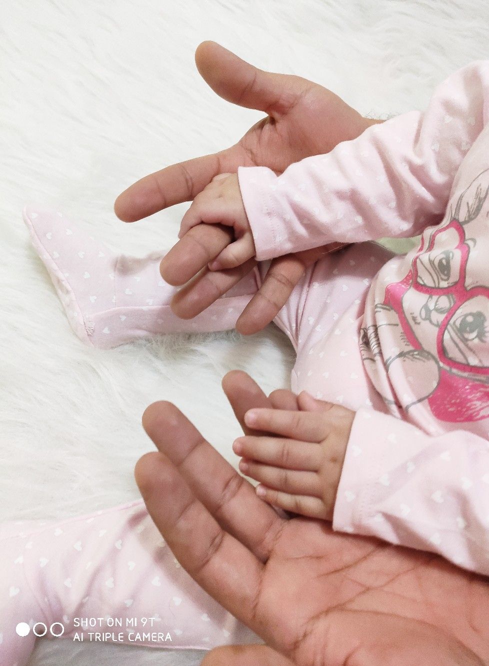 اثر  دست نوزاد ترنم توکلی