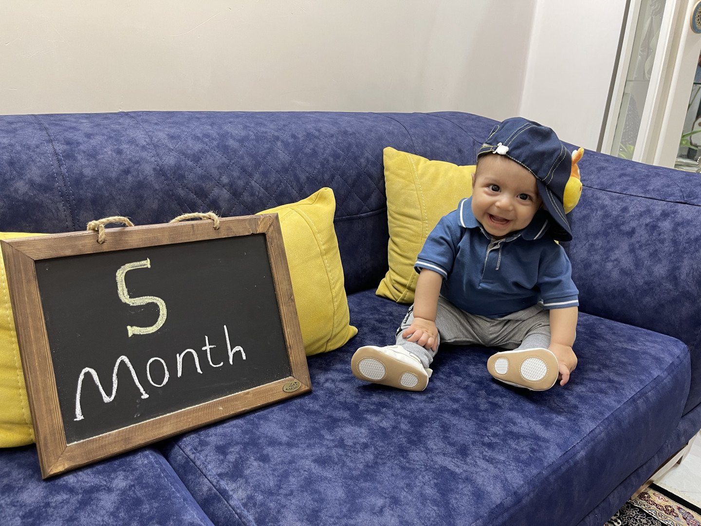 اولین نشستن نوزاد پرهام قلی پور