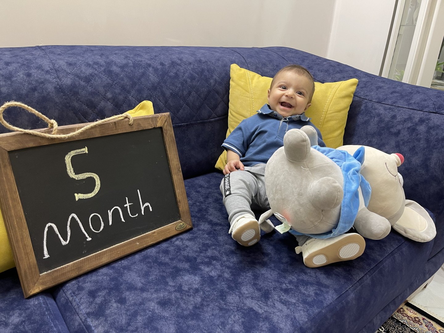 اولین نشستن نوزاد پرهام قلی پور