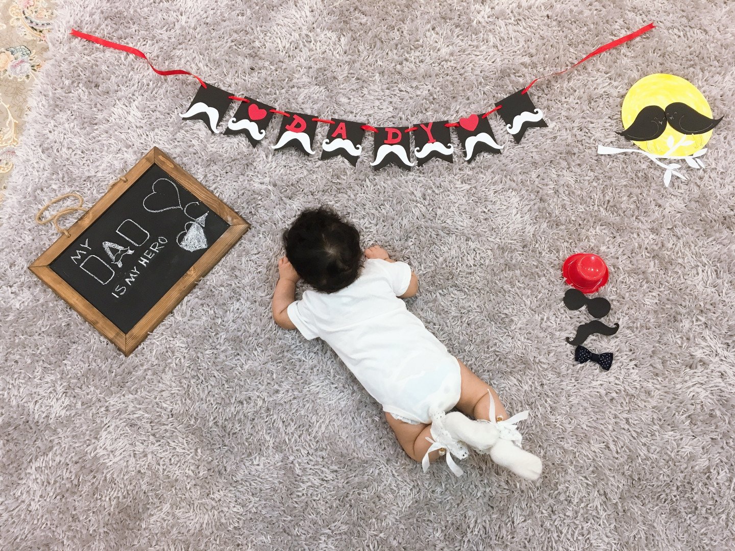 عکس نوزاد با پدر دلوین قلی نژاد