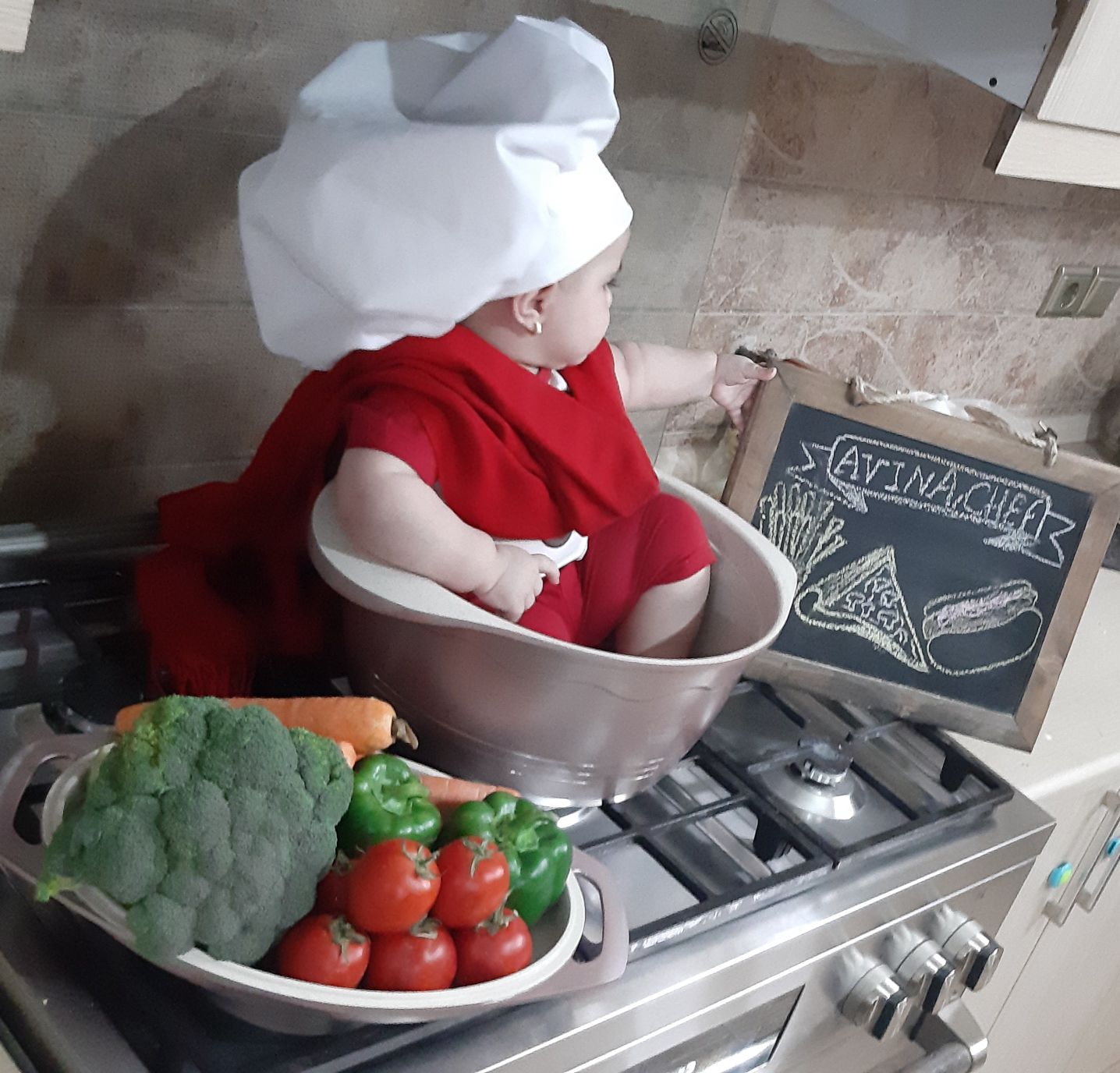 شروع غذای کمکی آوینا احمدی