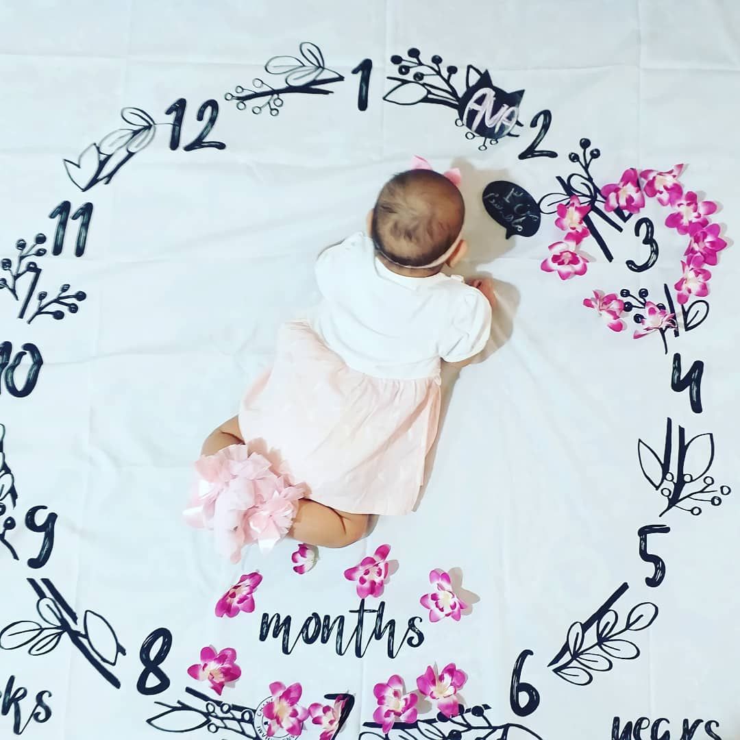 غلتیدن نوزاد آوا