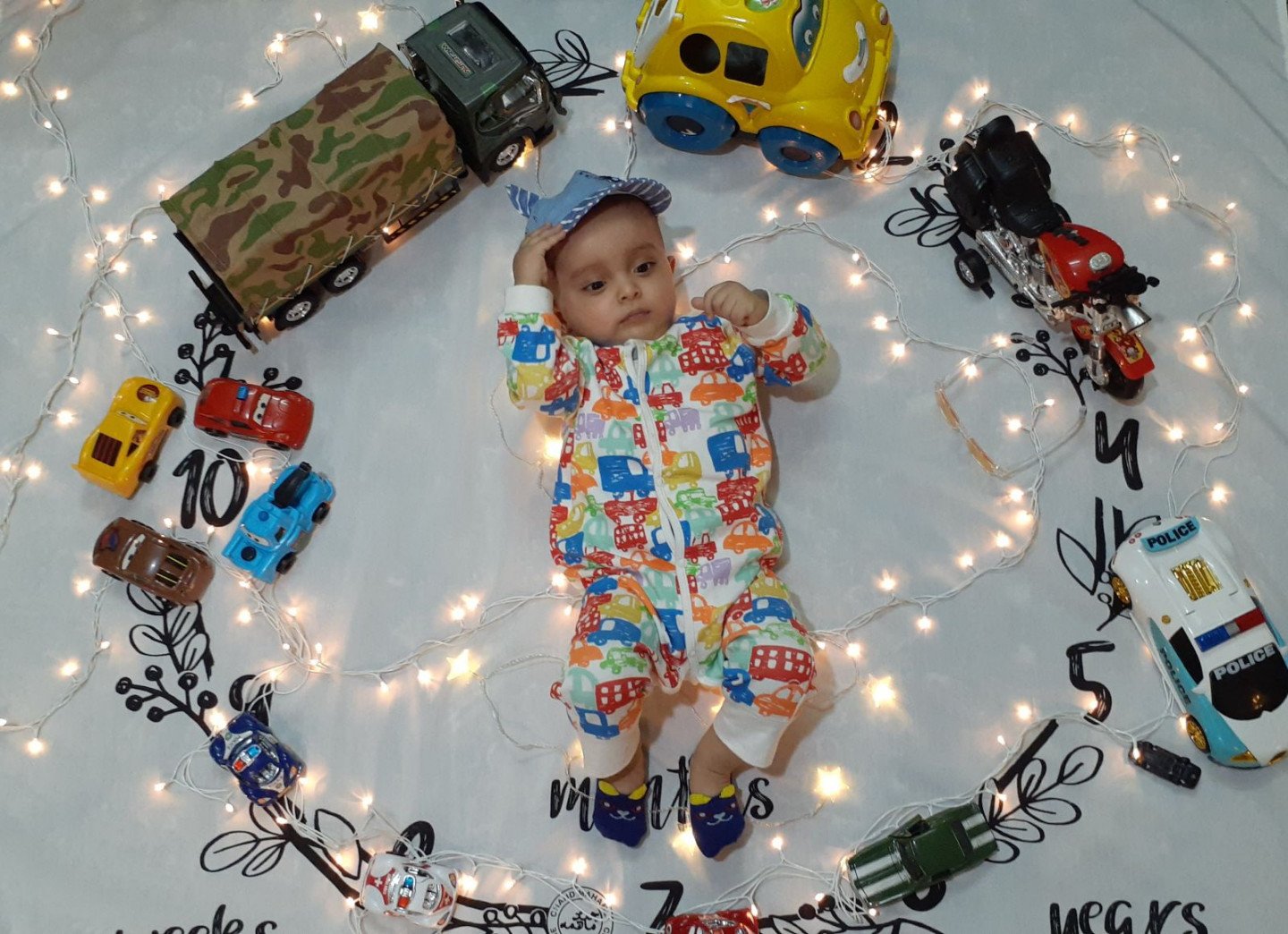 ایستادن نوزاد محمدرضا