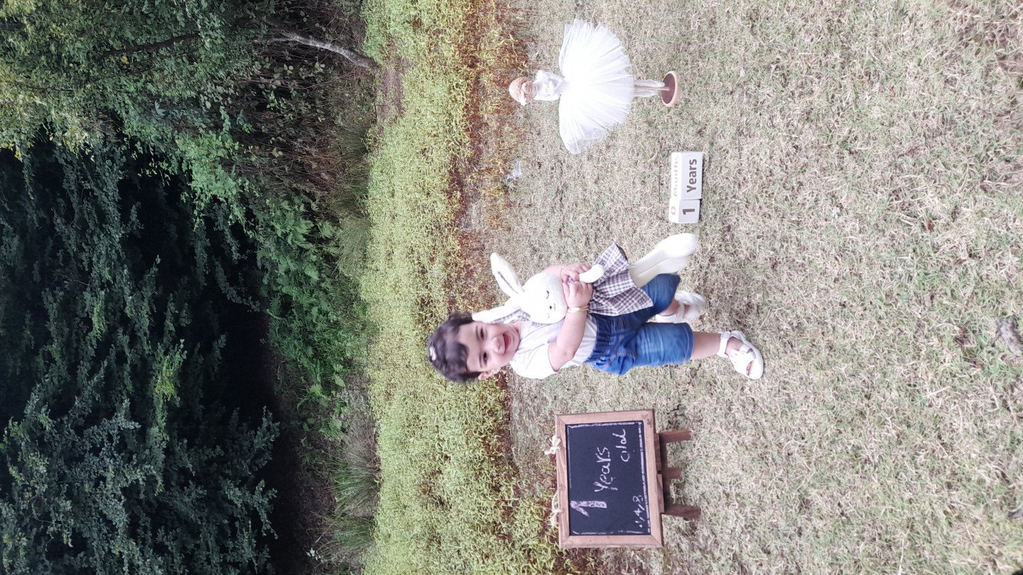 تم عکس تابستانی کودک نیلماه باباگلزاده