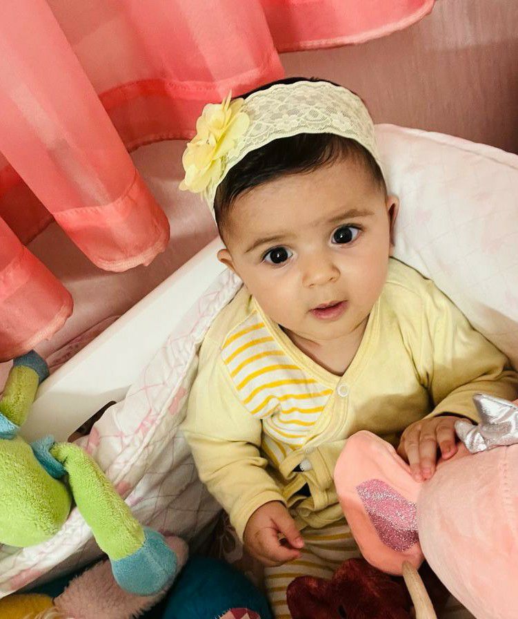 اولین نشستن نوزاد دل‌آرا سلیمانی