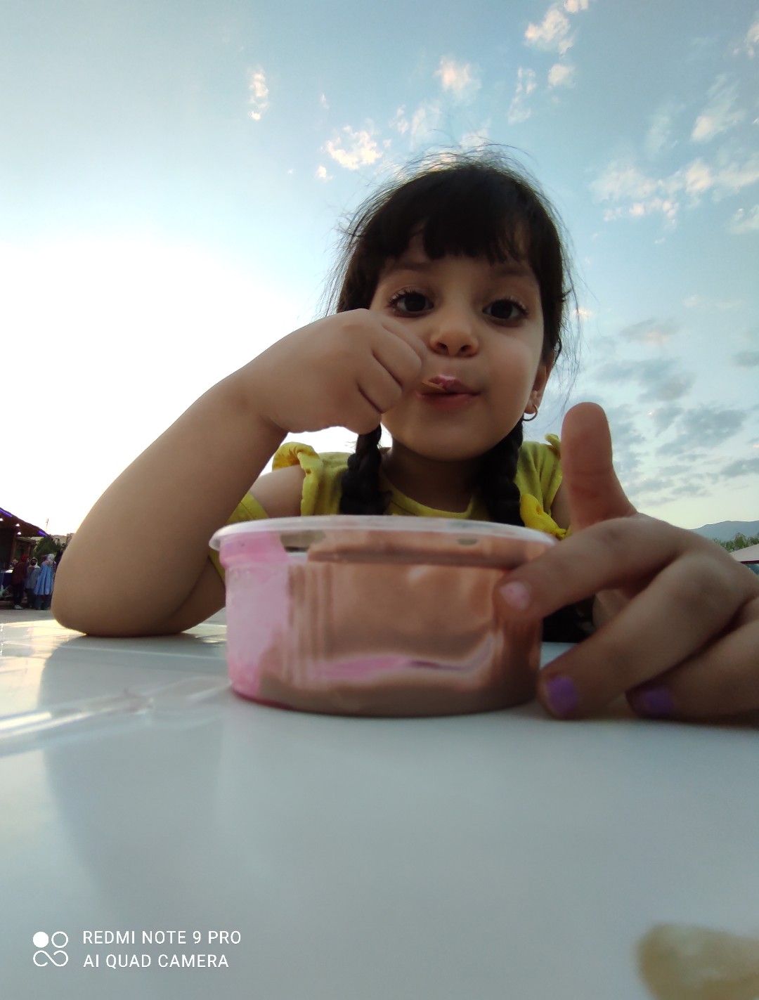 تم عکس تابستانی کودک یسنا ال علی