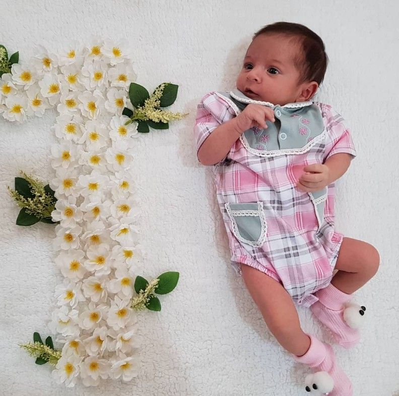 یک ماهگی نوزاد سلین