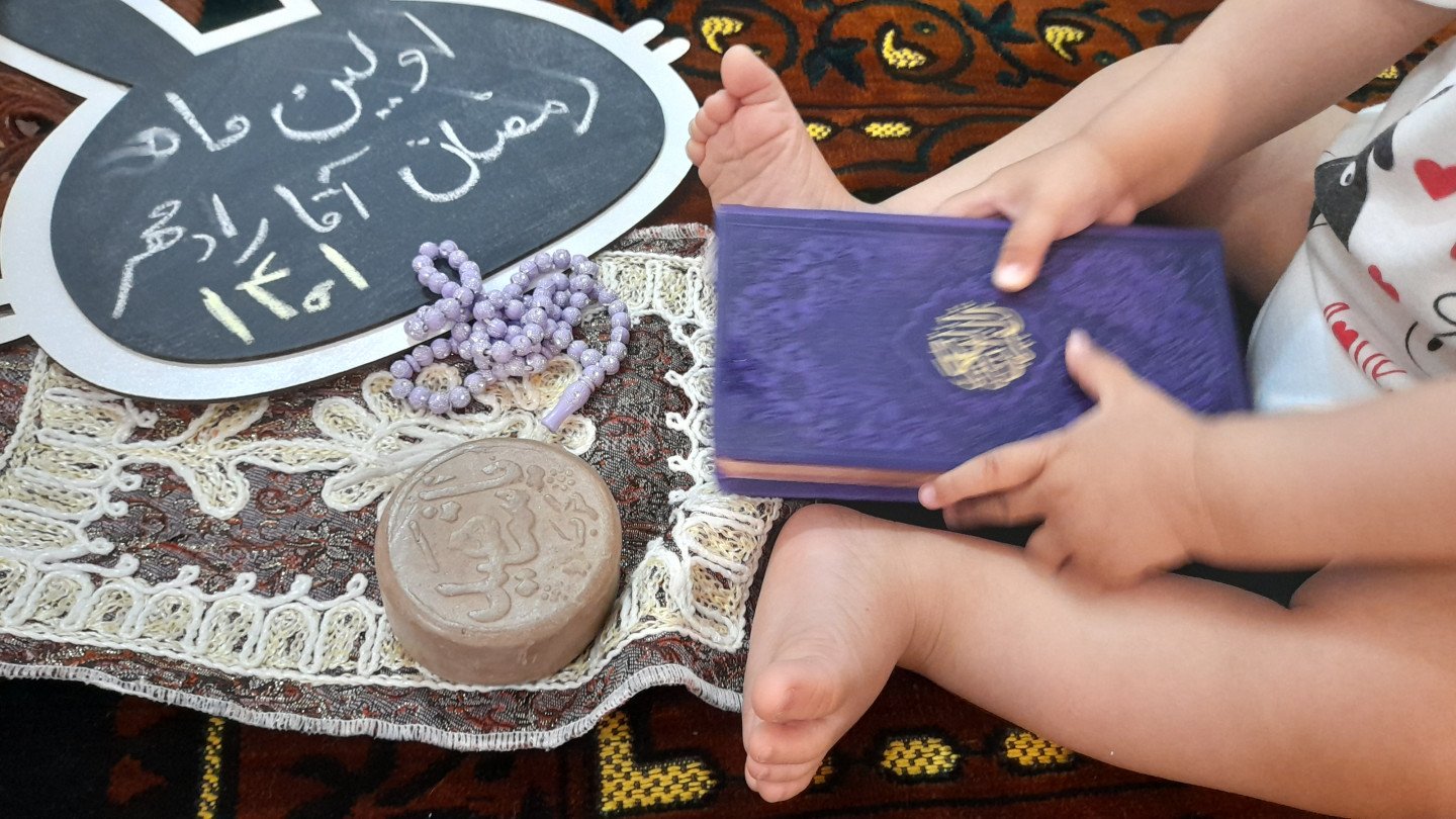 تخته سیاه خرگوشی رادمهر مدنی