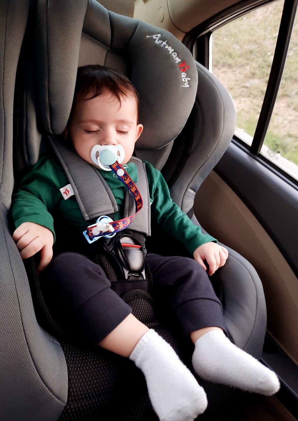 عکس نوزاد در سفر نویان حبیب زاده