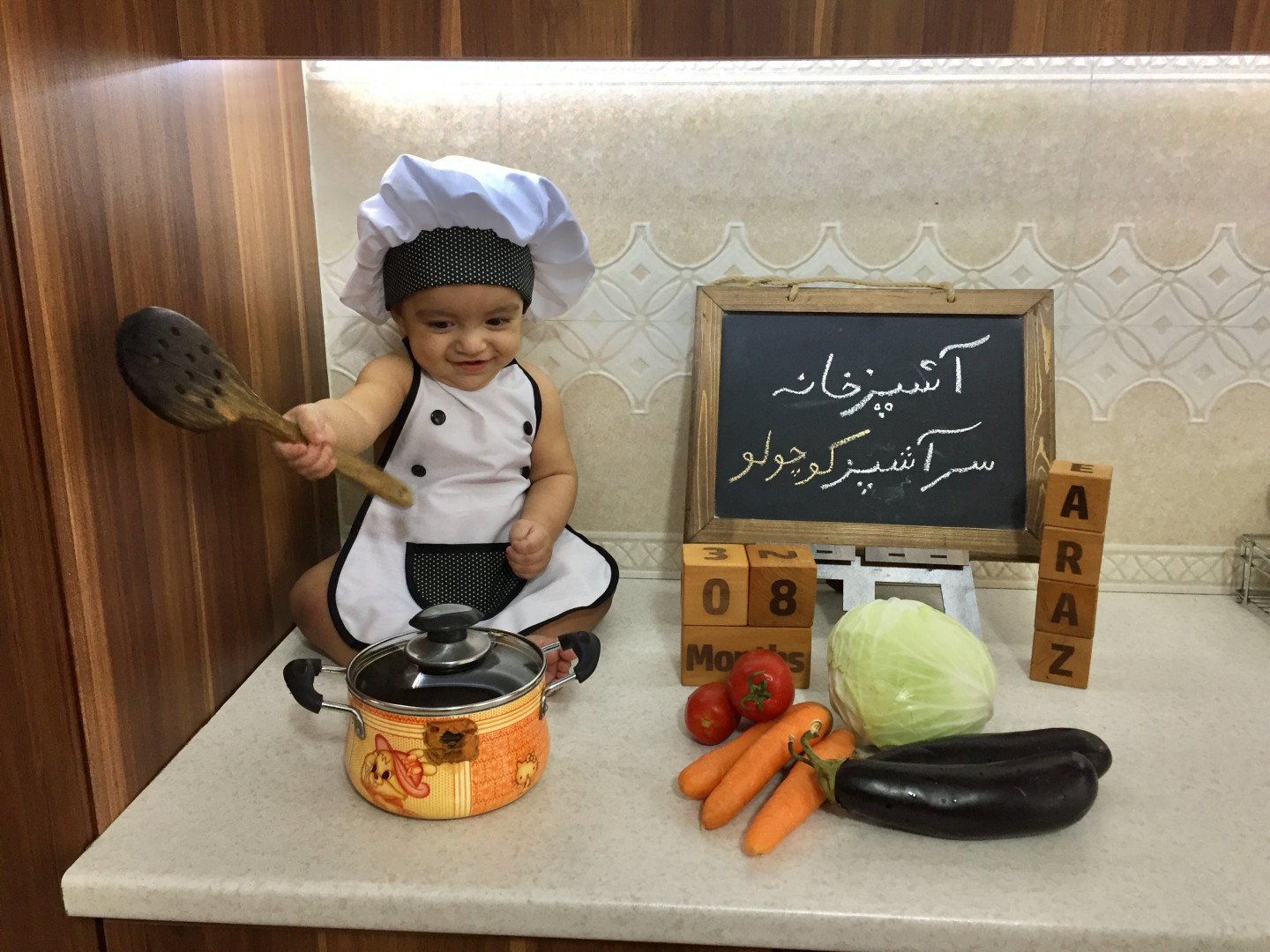 هشت ماهگی نوزاد آراز منيري