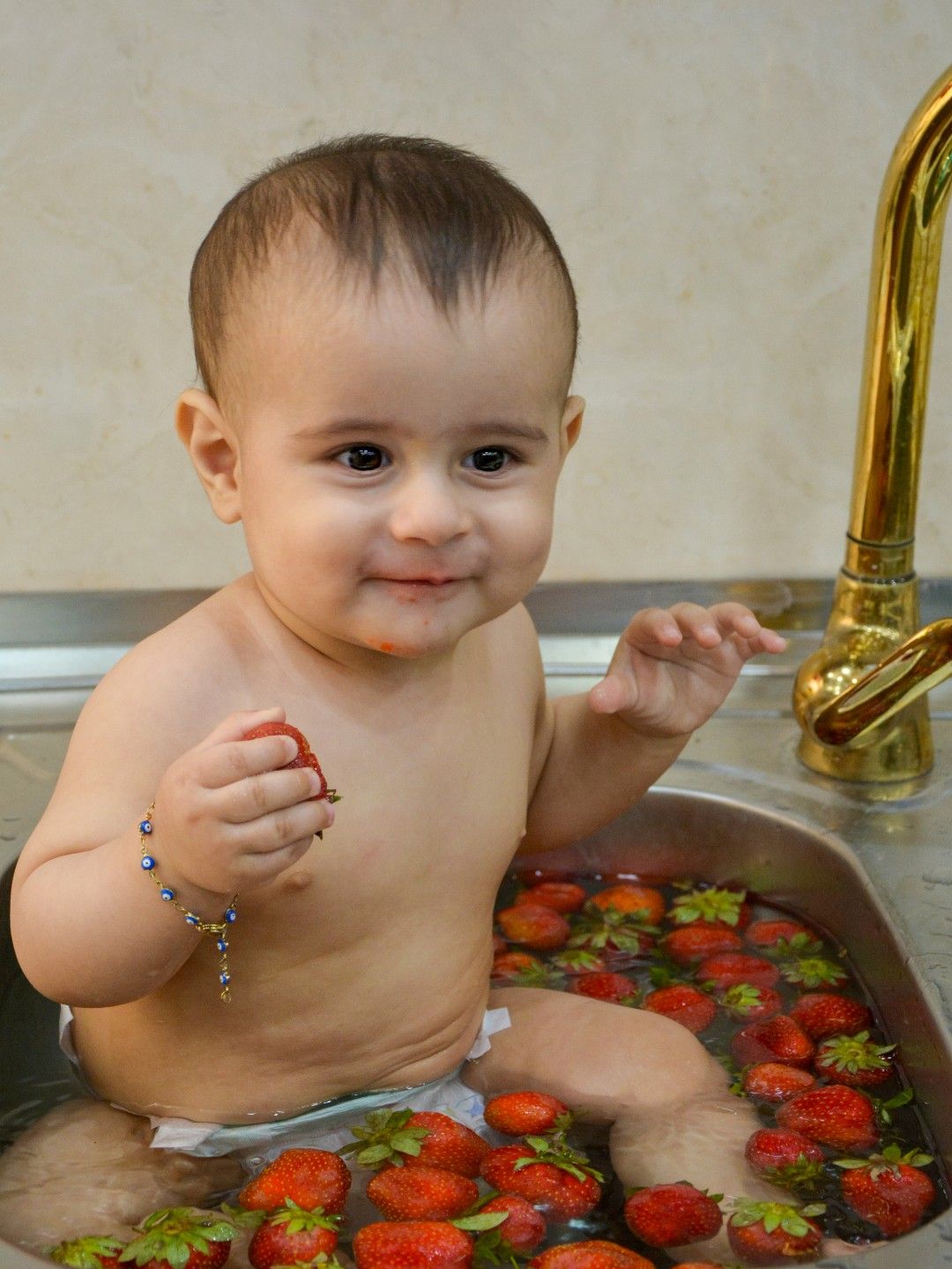 اولین نشستن نوزاد کیارش پیرحیاتی