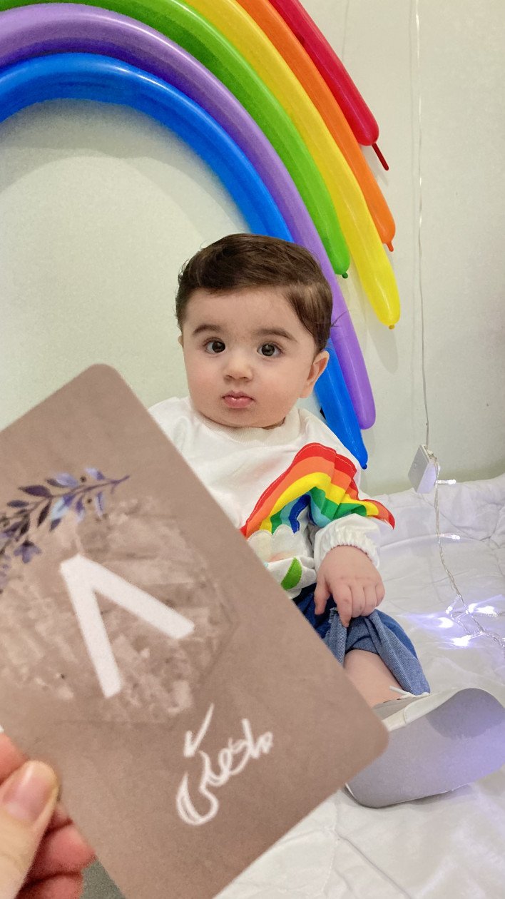 ایستادن نوزاد علی جمشیدیان