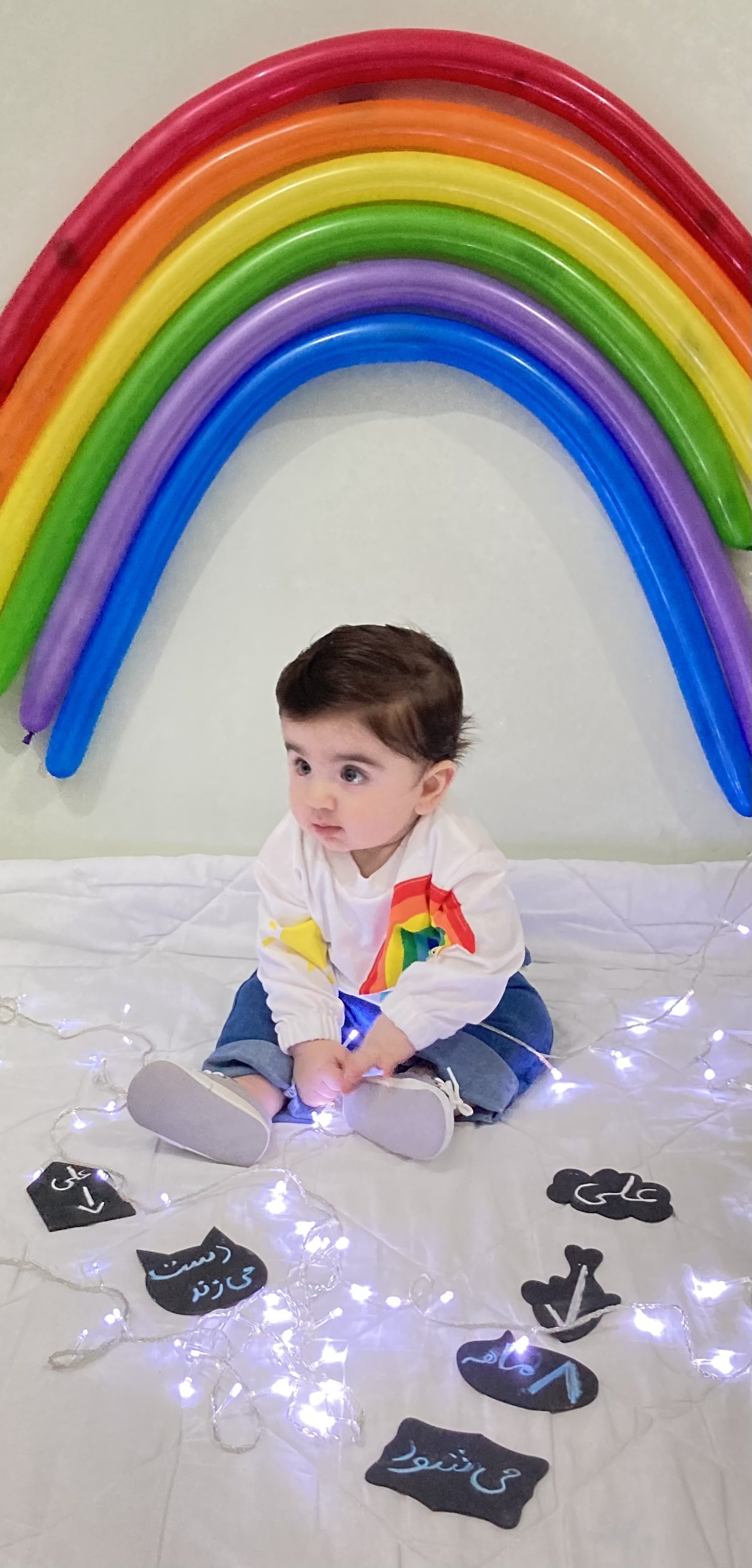 ایستادن نوزاد علی جمشیدیان