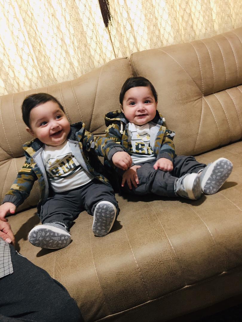 ایستادن نوزاد آرنیک و نیکان