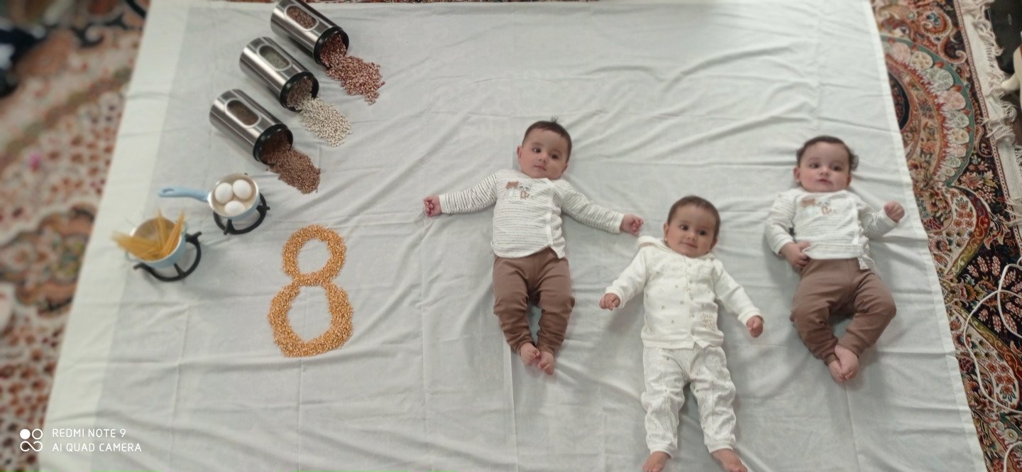 ایستادن نوزاد روشا و رهام و پرهام غلامرضایی