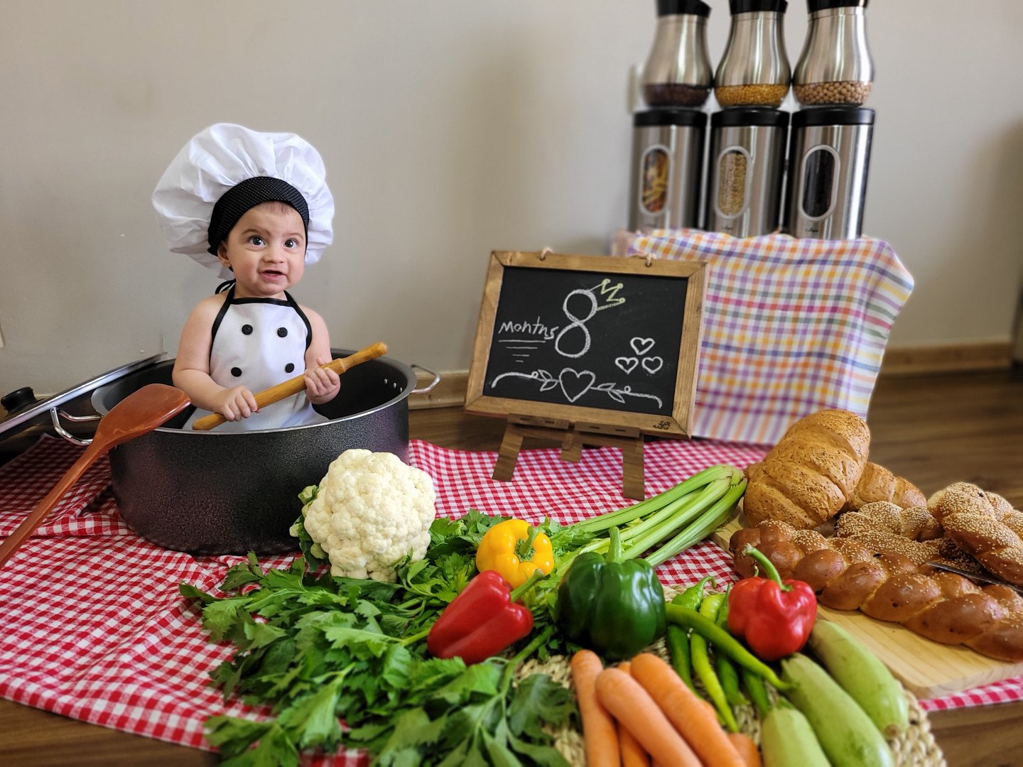 ایستادن نوزاد سپهر فرزانه