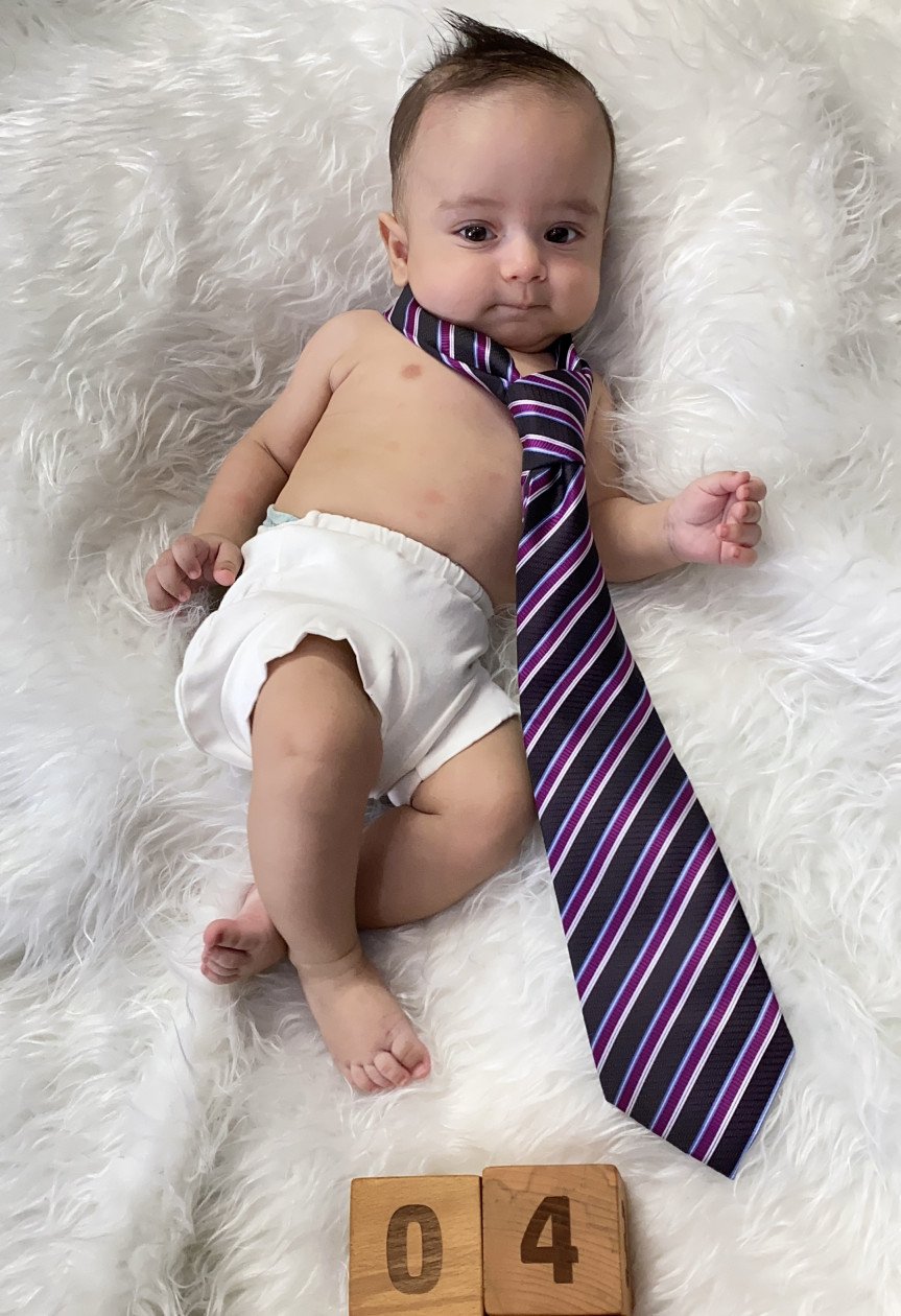 چهار ماهگی نوزاد یاسان نهنگ زاده