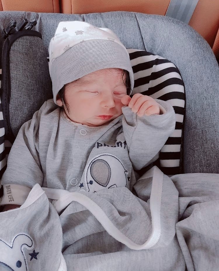 اولین خنده نوزاد آیهان دلاوری