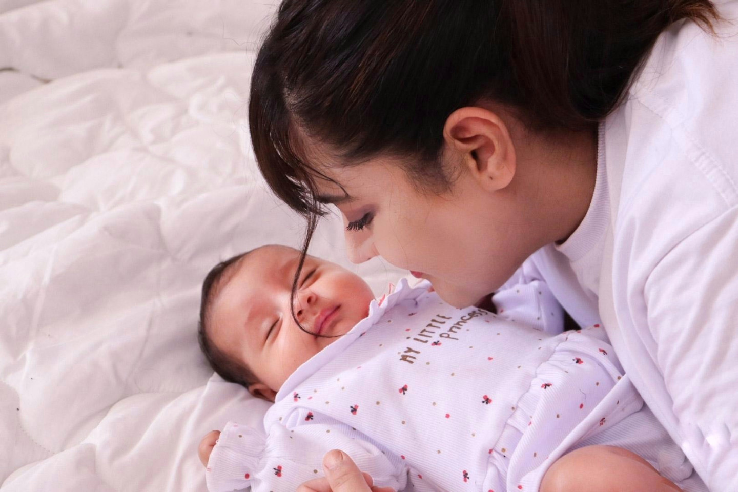 اولین خنده نوزاد نیلیا صدر